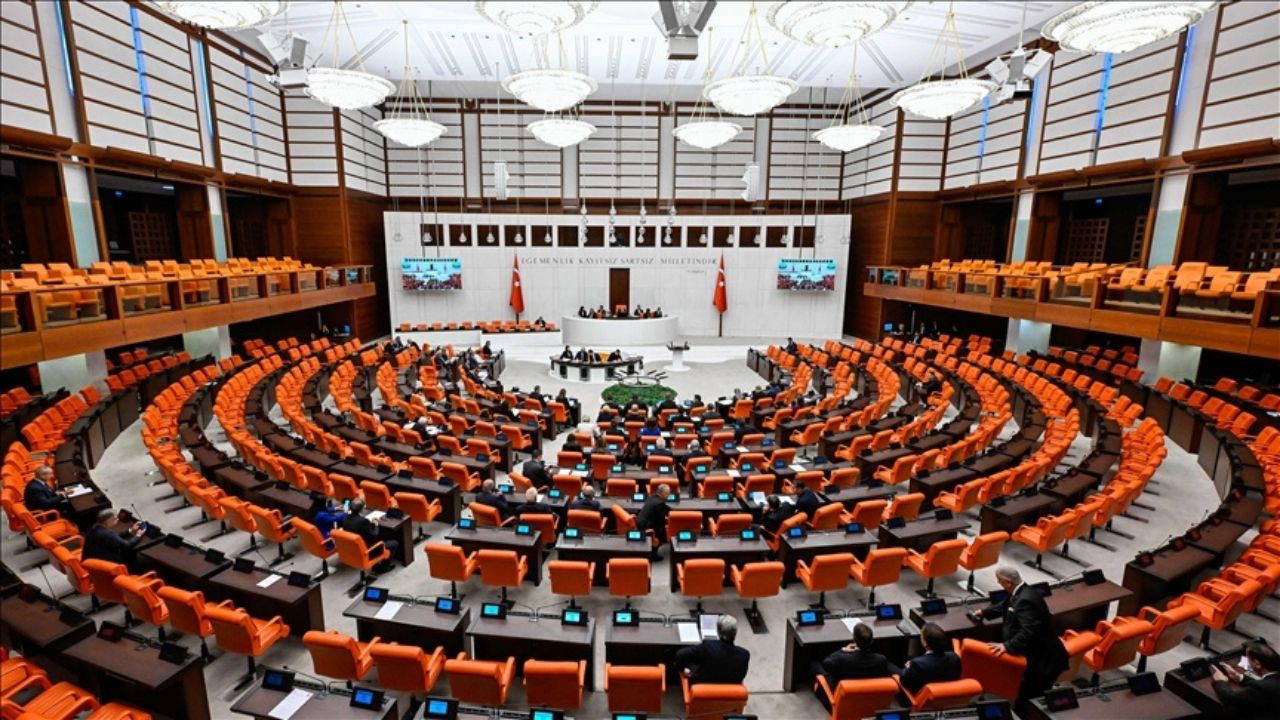 AKP, Bahçeli'nin önerisine temkinli mi yaklaşıyor?

